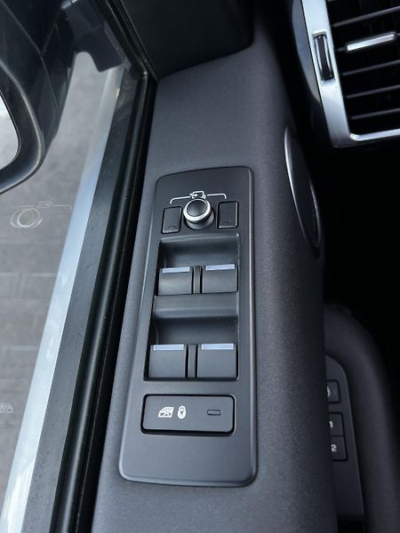 Land Rover Discovery 2.0SD4 177kW LUXURY 7-Míst TZ - fotka 19 z 27