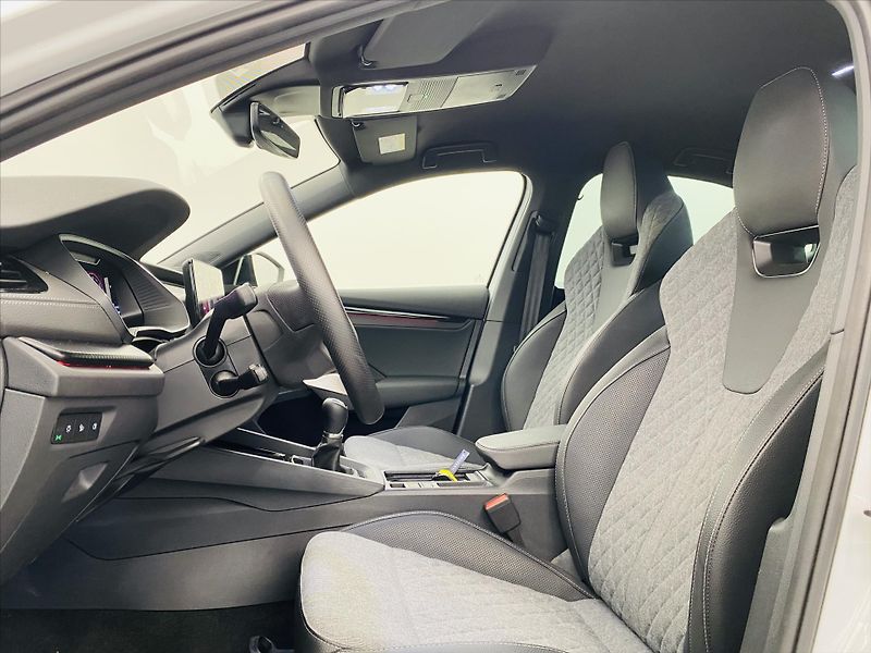 Škoda Octavia 1,5 TSI 110kW SportLine - fotka 5 z 26