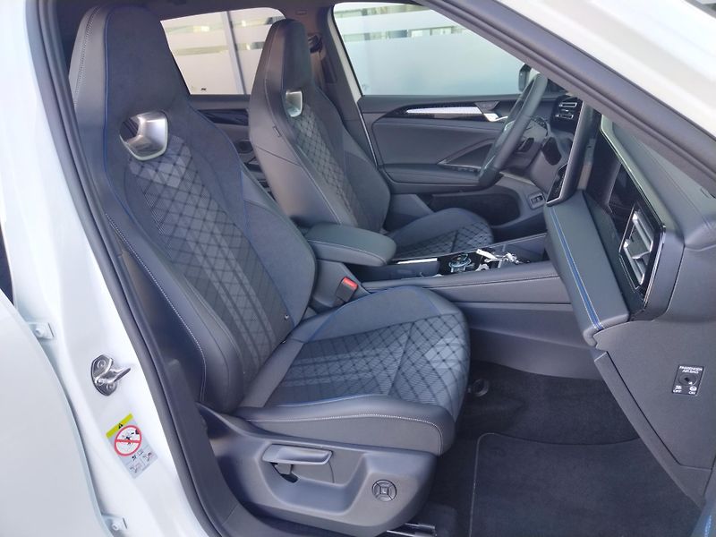 Volkswagen Tiguan R-Line 2,0 TSI 150 kW 4MOT - fotka 10 z 27