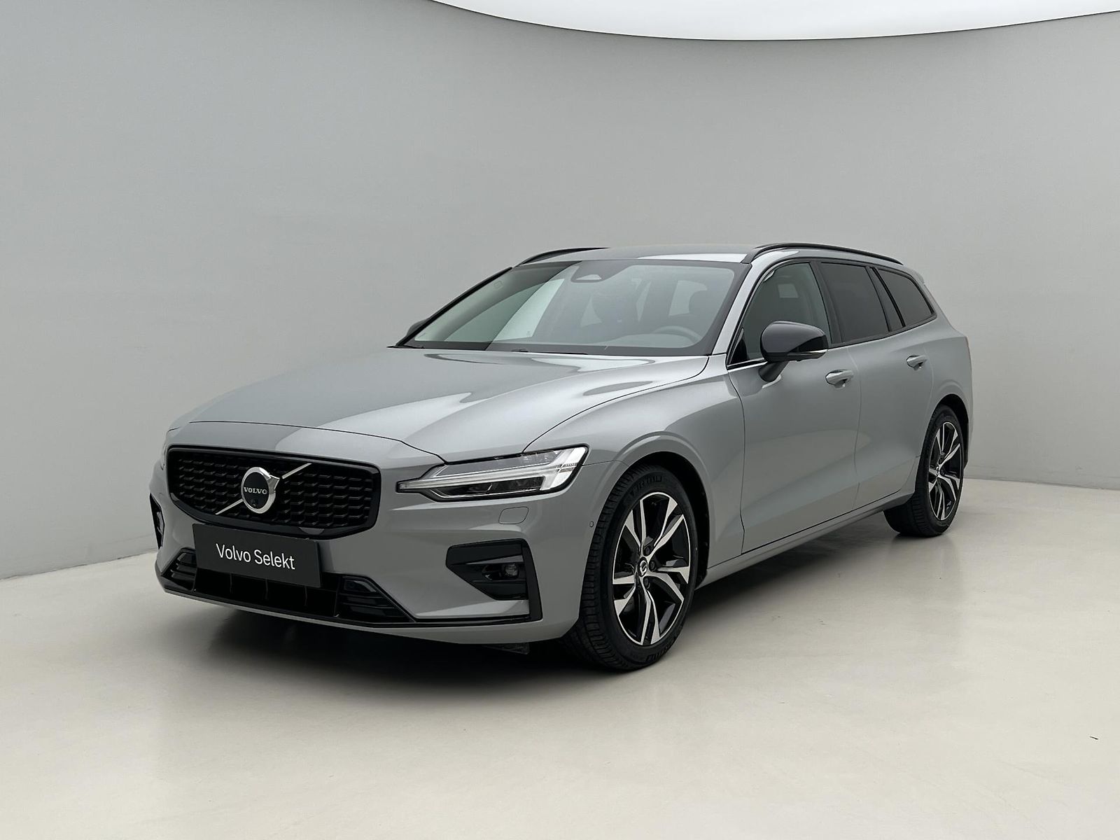 Volvo V60 B4 PLUS DARK AUT 1.maj.