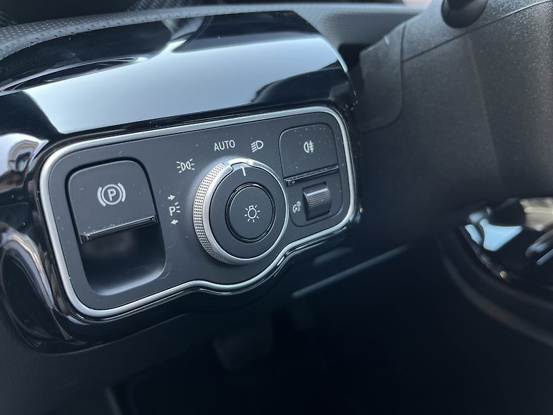 Mercedes-Benz Třídy A A-Třída 180 Progressive Editio - fotka 12 z 20