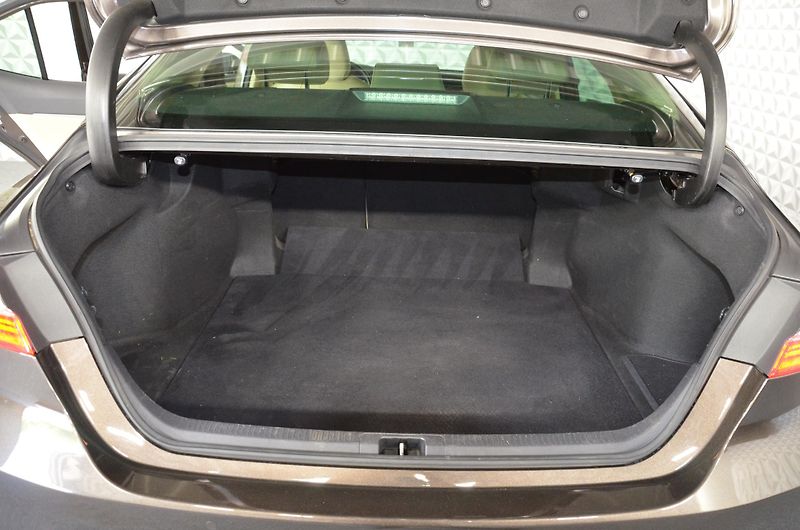 Toyota Camry (2021) 2.5Hyb. Executive AT - fotka 15 z 15