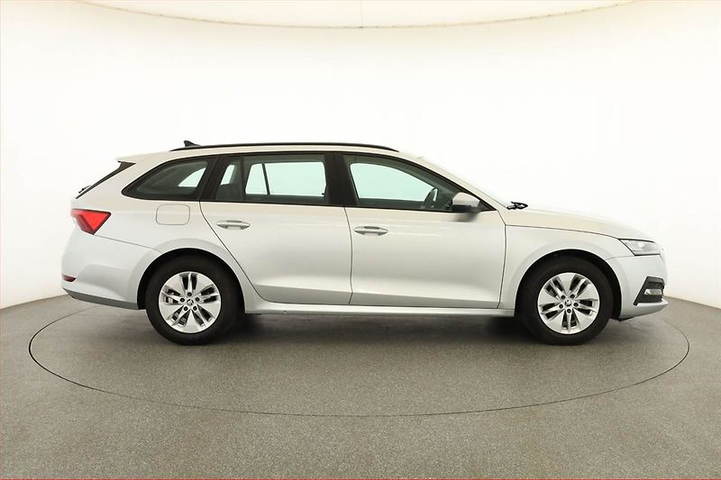 Škoda Octavia (2022) Ambition 2.0 TDI, ČR,1.maj - fotka 3 z 24