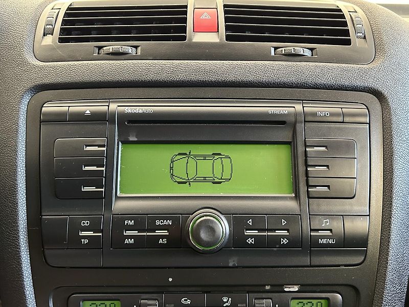 Škoda Octavia 2.0 TDI Elegance - fotka 10 z 24