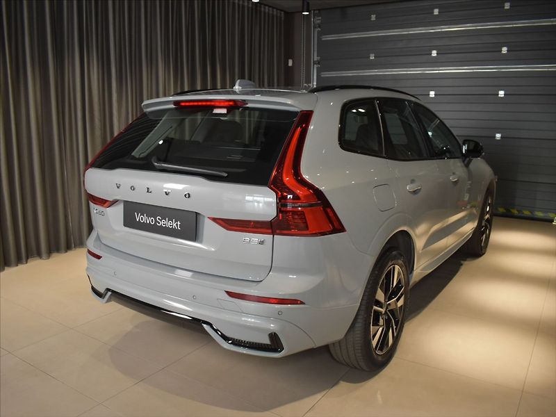 Volvo XC60 2,0 B5 AWD PLUS BLIS,Bezklíč - fotka 4 z 23