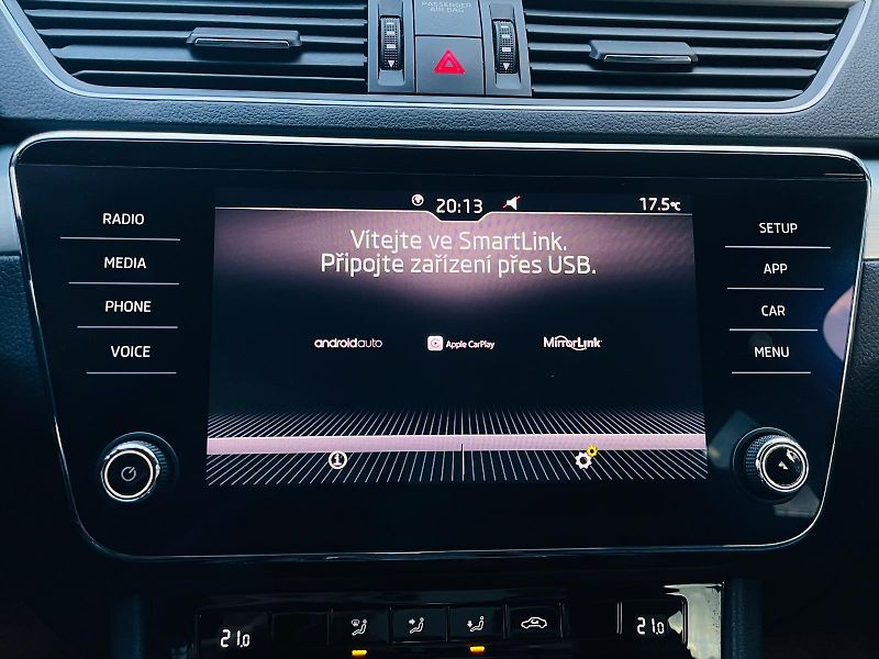 Škoda Superb 2.0TDI AUTOMAT SENZORY LED - fotka 38 z 49