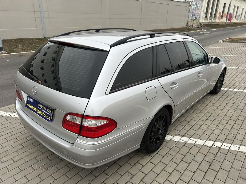 Mercedes-Benz Třídy E E 220 CDI Elegance - fotka 24 z 35