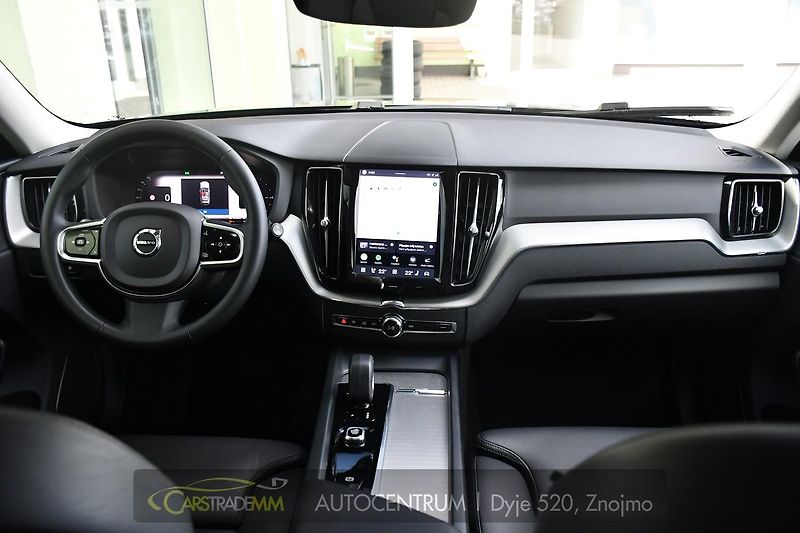Volvo XC60 2.0T8 R-Desing RECHARGE - fotka 21 z 54