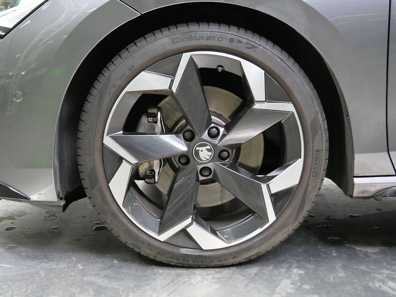 Škoda Superb - fotka 10 z 30