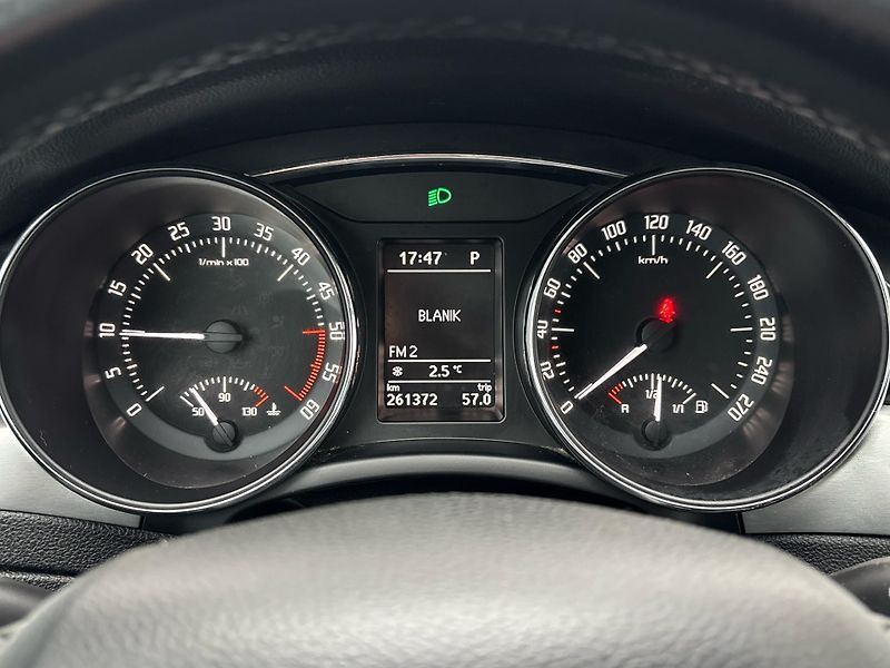 Škoda Superb AMBITION DSG - fotka 11 z 25