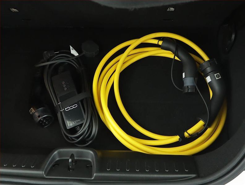 Fiat 500e (2023) 42 kWh, SoH 94% - fotka 18 z 18