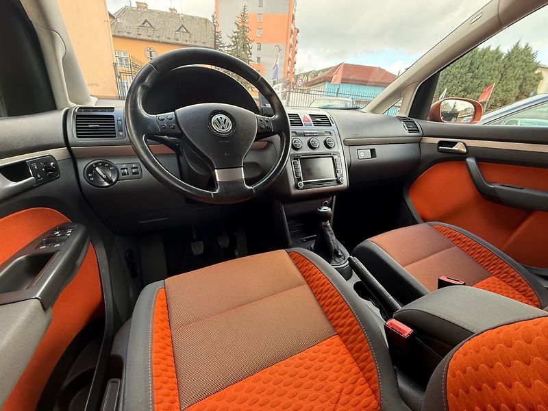 Volkswagen Touran (2011) 2.0 TDI - Cross - fotka 8 z 19