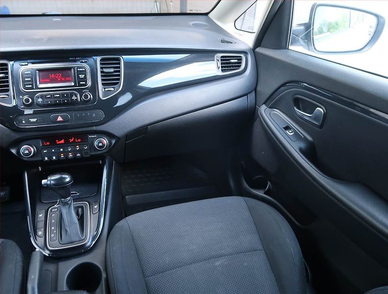 Kia Carens (2015) 1.7 CRDi, Automat, Tempomat - fotka 8 z 16