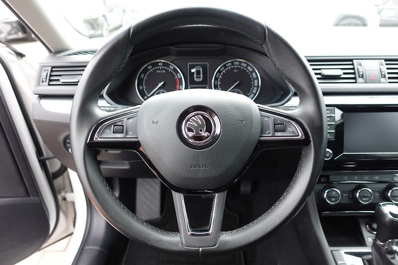 Škoda Superb 1.4 TSI 110kW Active Combi DSG - fotka 16 z 26