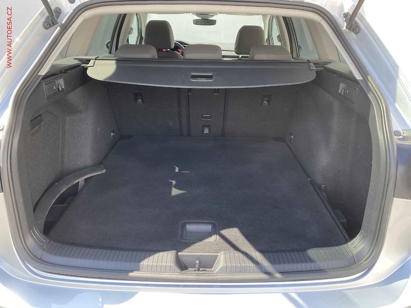 Volkswagen Golf (2021) 2.0 TDi 4x4, 1.maj,ČR - fotka 7 z 17