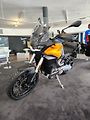 Moto Guzzi V 100 Stelvio (2025) Stelvio V100 Giallo Savana E5+ - náhled 11