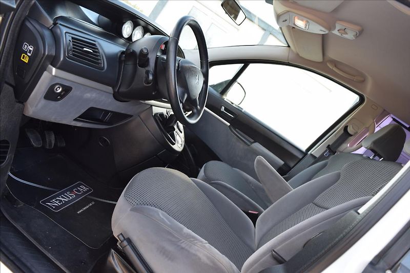 Peugeot 807 2,0 HDI 100KW 7MÍST PO STK - fotka 15 z 46