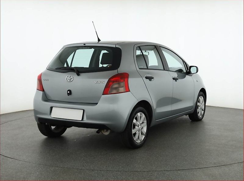 Toyota Yaris (2009) 1.3, Serv.kniha - fotka 5 z 15