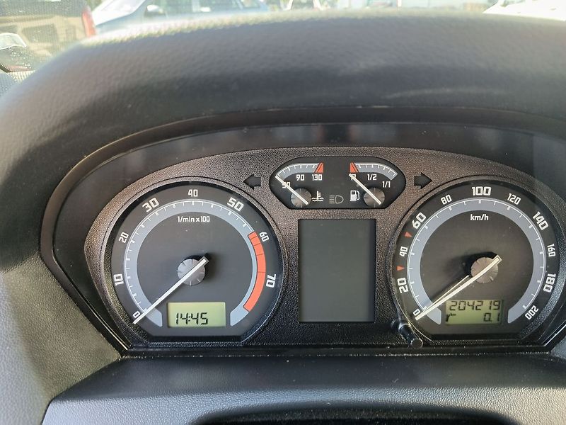 Škoda Fabia 1.2 HTP  COOL - fotka 13 z 36