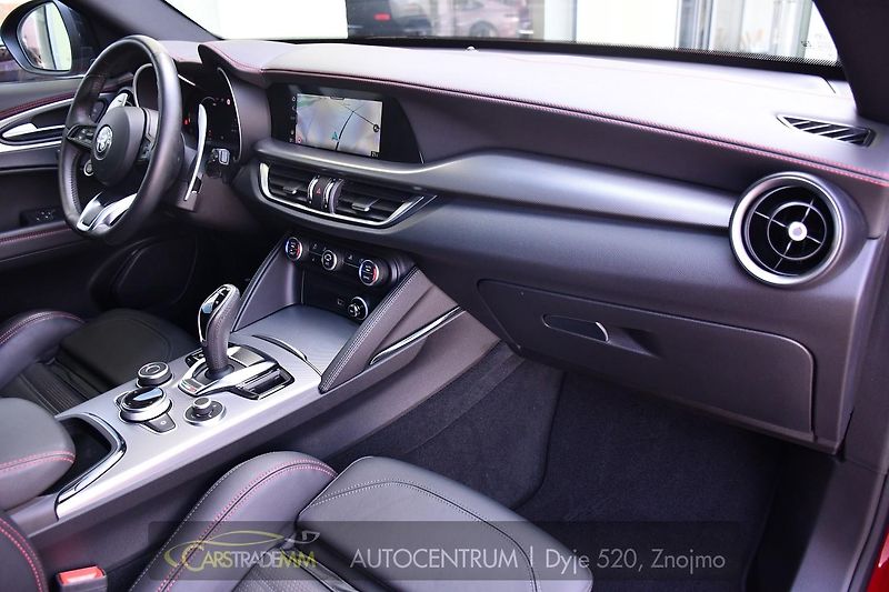 Alfa Romeo Stelvio 2.0T Q4 206KW TRIBUTO ITALIANO - fotka 15 z 50
