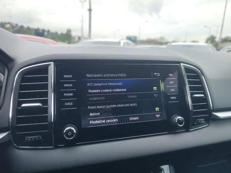 Škoda Karoq 2.0 TDI/140kW Style DSG 4x4 - fotka 21 z 36