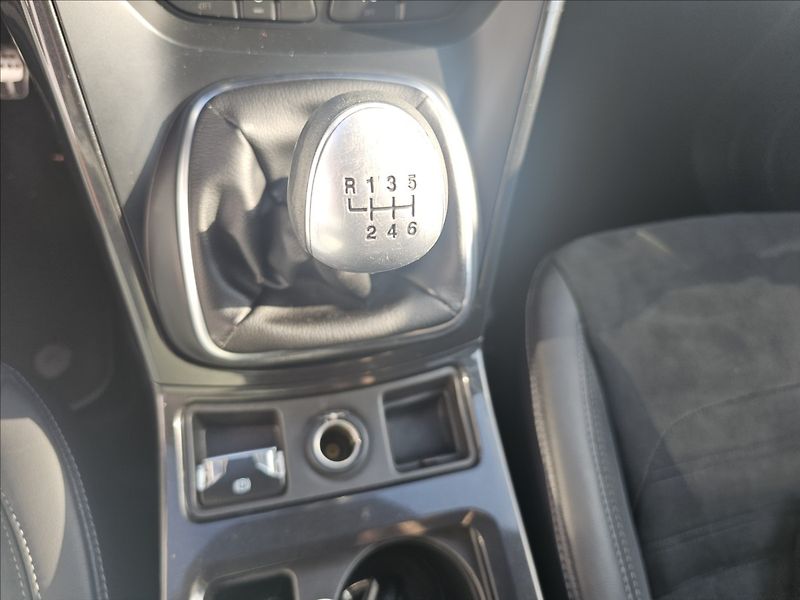 Ford Kuga 2,0 TDCi 110KW STLine KŮŽE NAV - fotka 22 z 44
