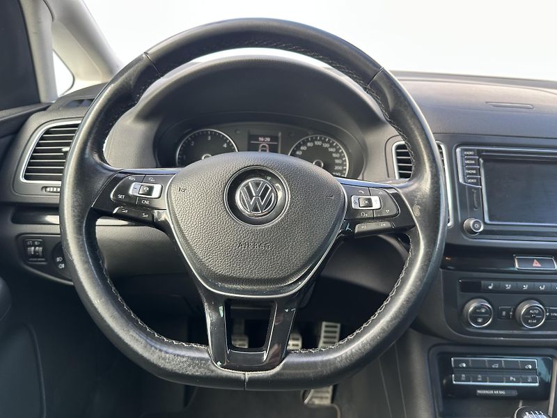 Volkswagen Sharan (2017) 2.0 TDi Sound 110 Kw - fotka 27 z 35