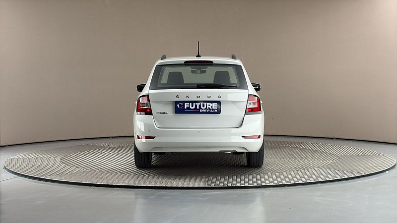 Škoda Fabia 1.0 TSI Ambition Combi - fotka 5 z 24