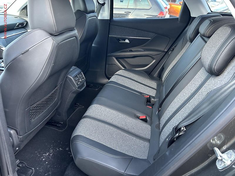 Peugeot 3008 (2018) 1.2 PT, Allure, AT, navi - fotka 11 z 24