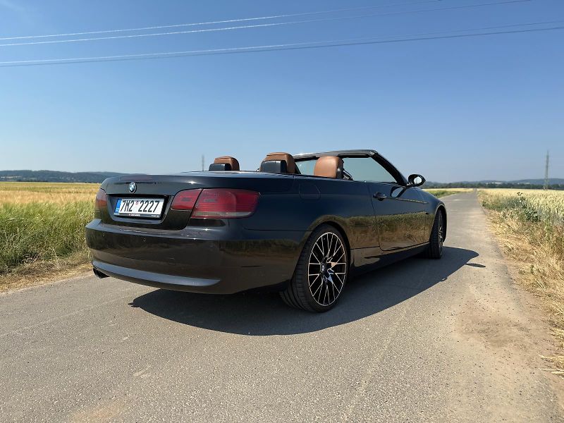 BMW Řada 3 (2008) BMW 325d Cabrio E93 2008 - fotka 8 z 10
