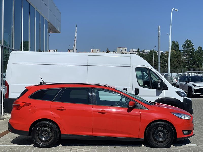 Ford Focus TREND 1.0 EcoBoost 92kW MAN6 - fotka 10 z 20