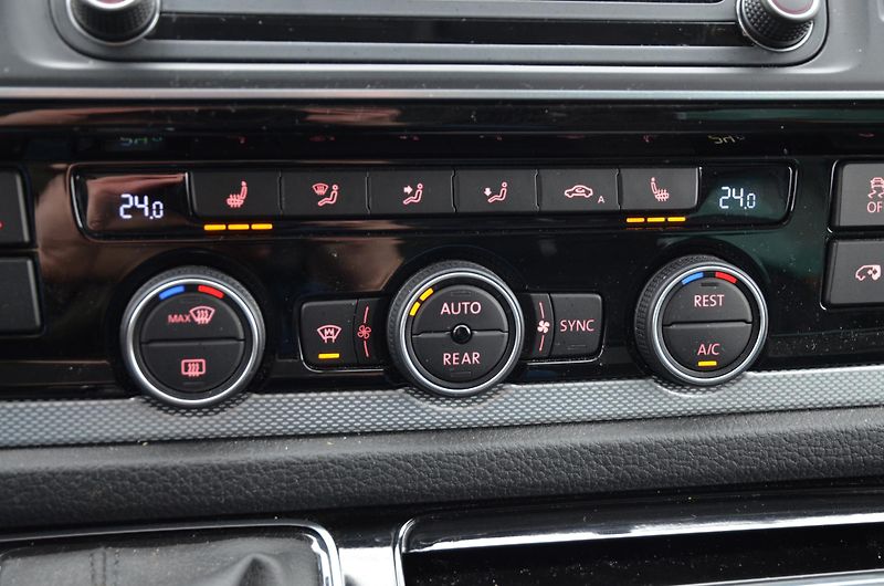 Volkswagen Multivan (2017) TDi 150kW 4x4 DSG Highline ČR - fotka 38 z 48
