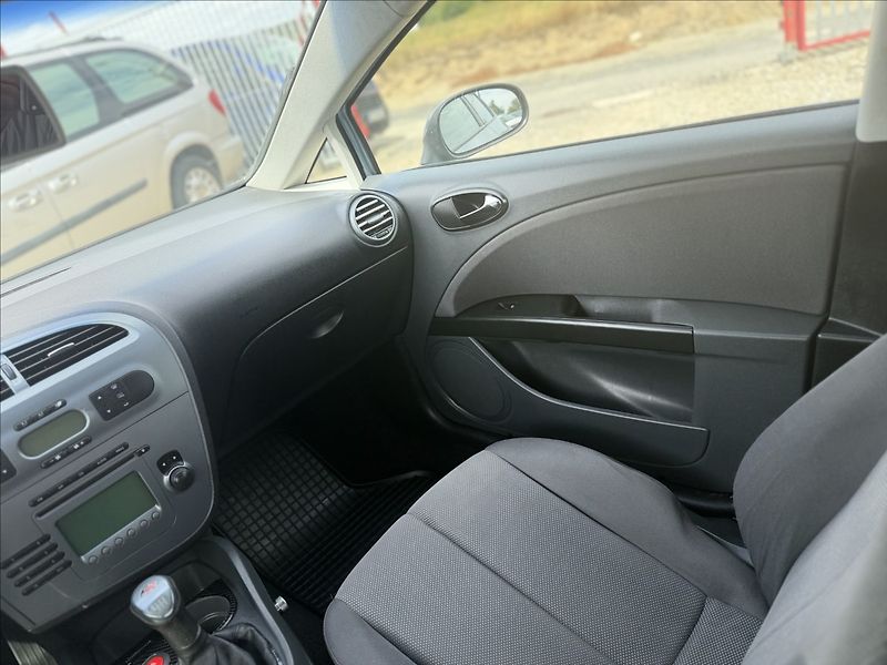 Seat Leon 2,0 TDI FR NOVÉ ROZVODY - fotka 14 z 20