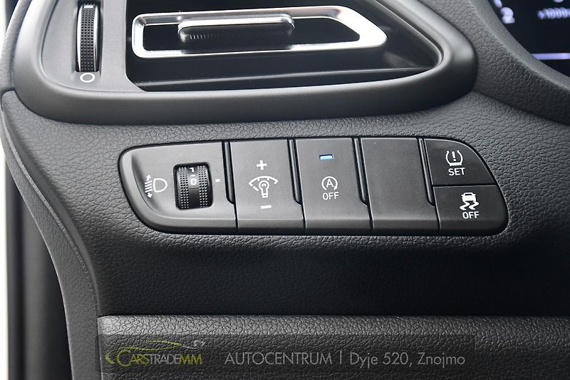 Hyundai i30 1.6CRDi SMART KAMERA CARPLAY - fotka 25 z 50
