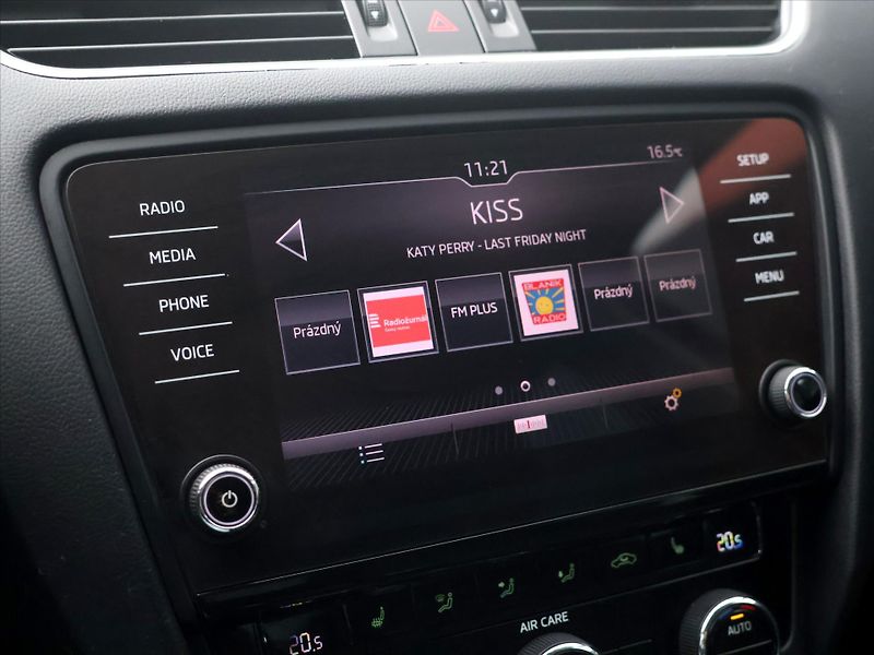 Škoda Octavia 2,0 TDi 110kW Style Aut.klima - fotka 18 z 30