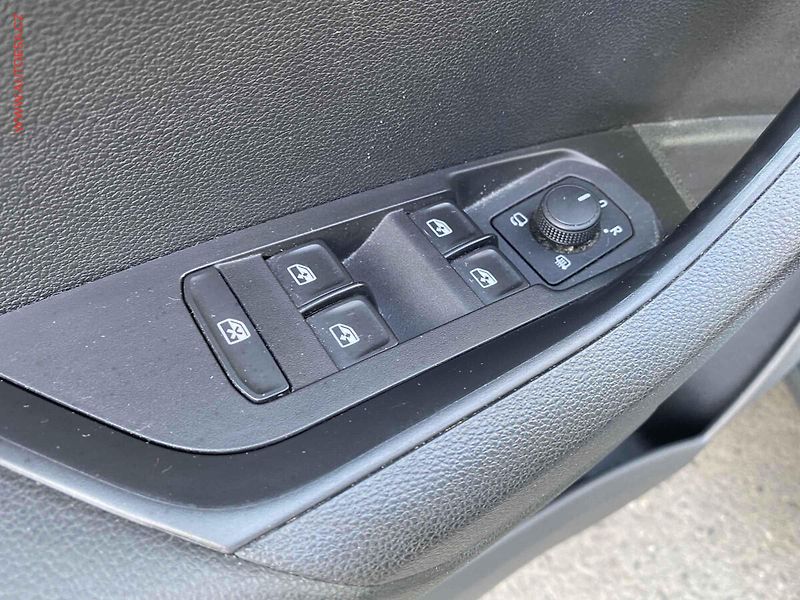 Škoda Karoq (2020) 1.5 TSi, SportLine, DSG, TZ - fotka 13 z 19