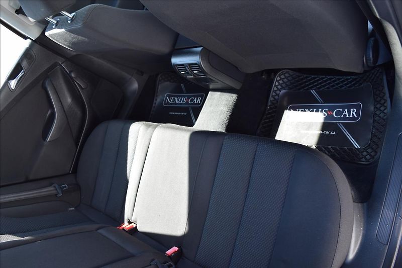 Volkswagen Passat 1,9 TDI 77KW KLIMA 1XMAJITEL - fotka 19 z 46