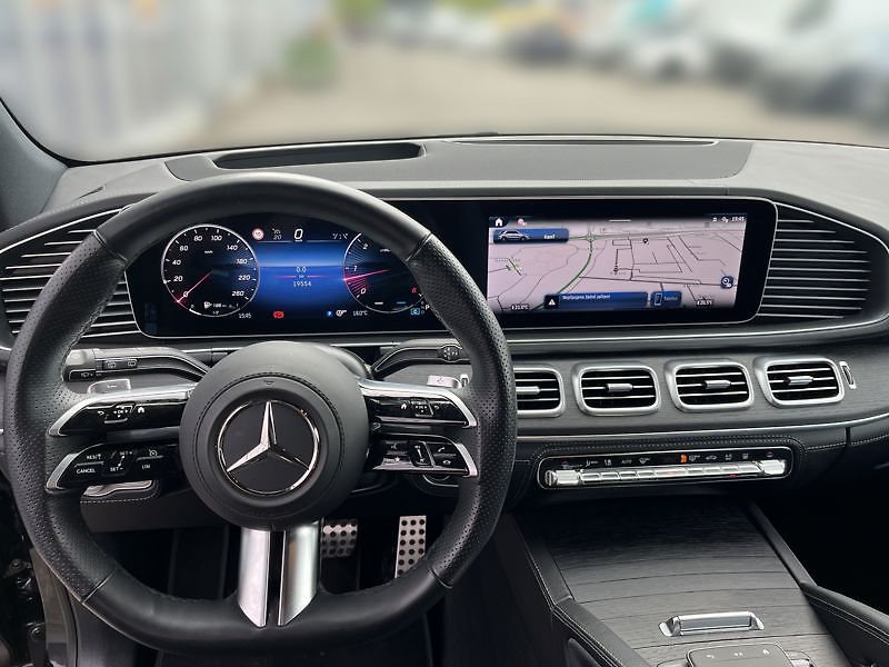 Mercedes-Benz GLE 300 d 4MATIC AMG Line Night - fotka 11 z 18