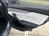 Tesla Model Y (2025) - náhled 37