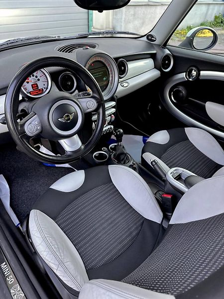 Mini Cooper (2010)  1.6D 50 CAMDEN AUTOMAT VYBAVA - fotka 11 z 31