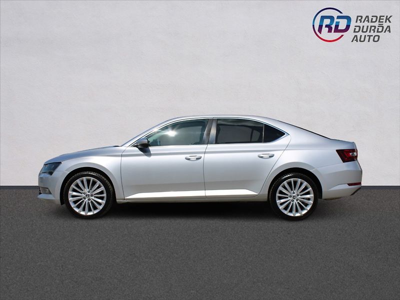 Škoda Superb 2,0 TDI  1.MAJ,A/T,4x4,STYLE - fotka 8 z 47