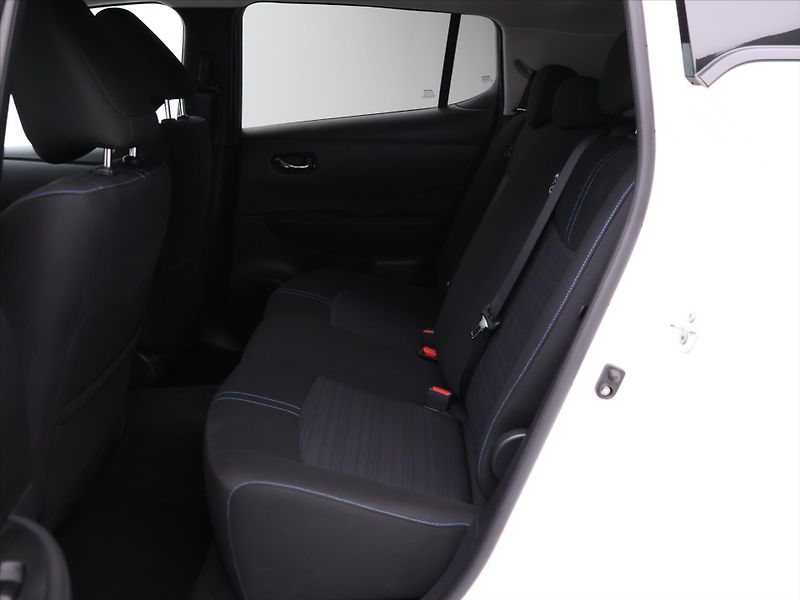 Nissan Leaf 110kW ACENTA 40kWh CZ - fotka 14 z 31