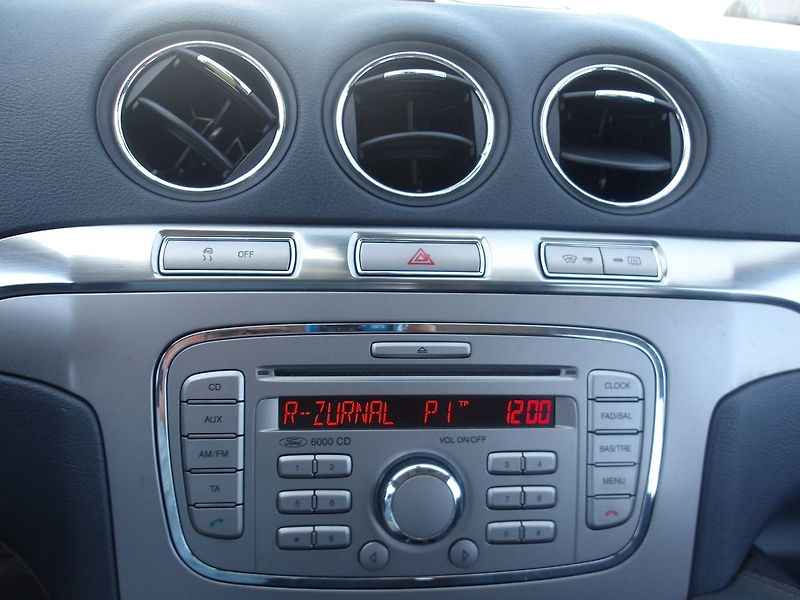 Ford S-MAX 2,0TDCi103kW ČR 1.MAJ.!!! - fotka 26 z 27