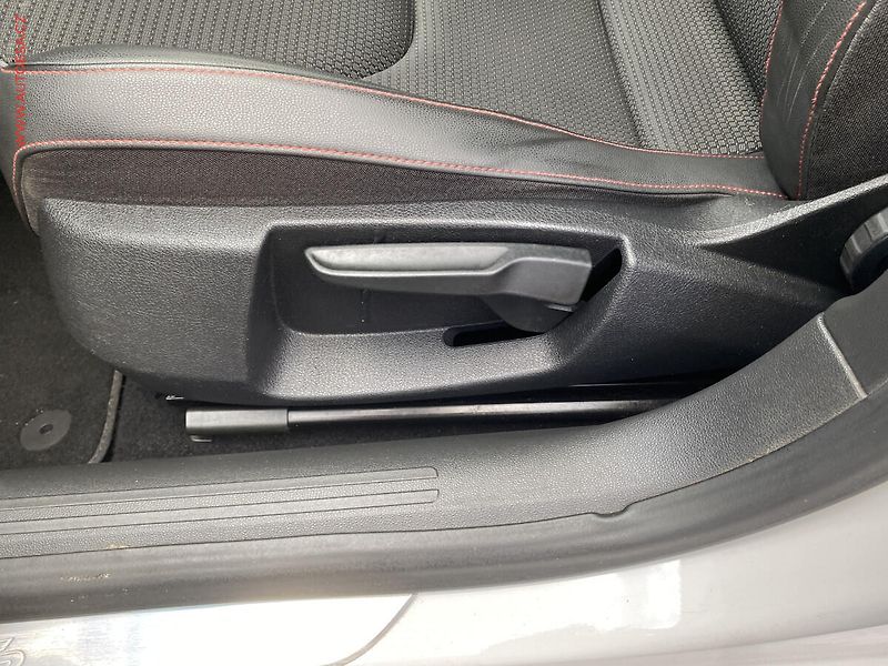 Seat Leon (2014) 1.4 TSi, FR, LED - fotka 14 z 18