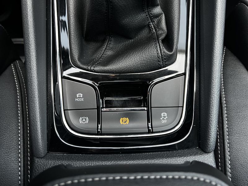 Škoda Karoq 2.0TDI 110kW Style+ Panoram TZ - fotka 15 z 28