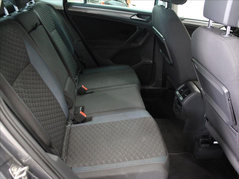 Volkswagen Tiguan 2,0 TSi 140 KW, LED, DSG, 4 Mo - fotka 14 z 30