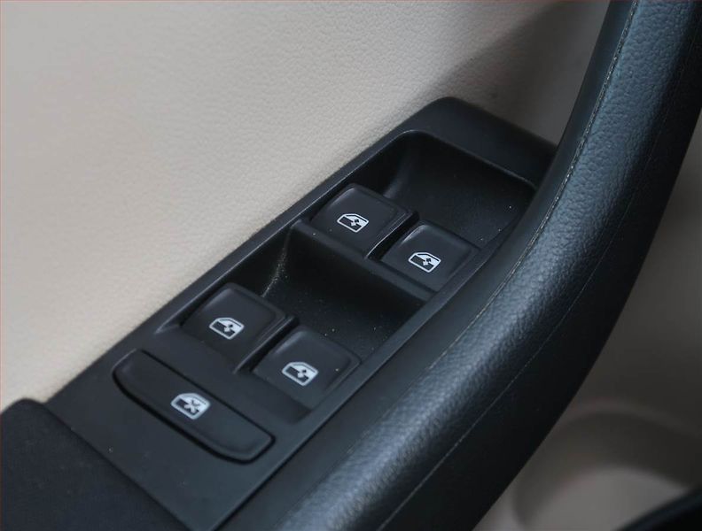 Škoda Fabia (2016) Style 1.2 TSI, Park. senzory - fotka 15 z 19
