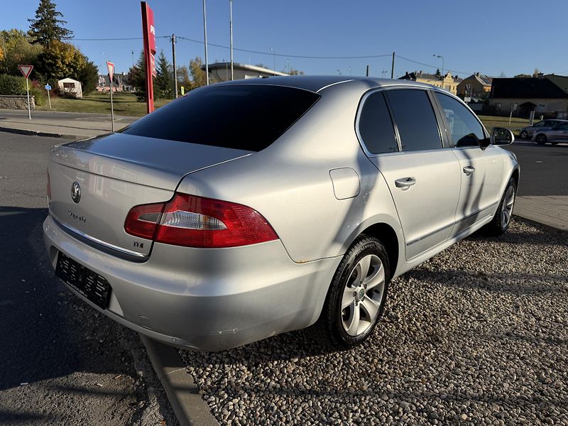 Škoda Superb II 2,0 TDi/103kW - Klima,ESP,. - fotka 7 z 71