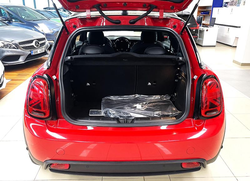 Mini Cooper SE, 135 kW, CHILLI RED, ČR - fotka 8 z 29