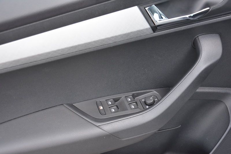 Škoda Karoq (2024) 1.5 TSI 110 KW Ambition PLUS - fotka 10 z 23